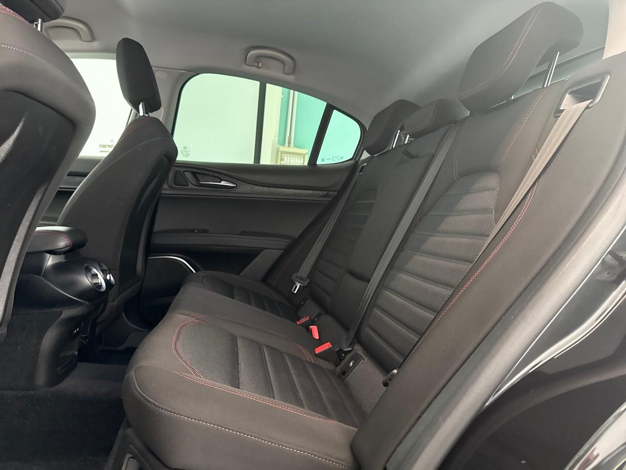 Alfa Romeo Alfa Romeo Stelvio usata, con 4 freni a disco con 4 dischi ventilati e pinze verniciate pinze verniciate