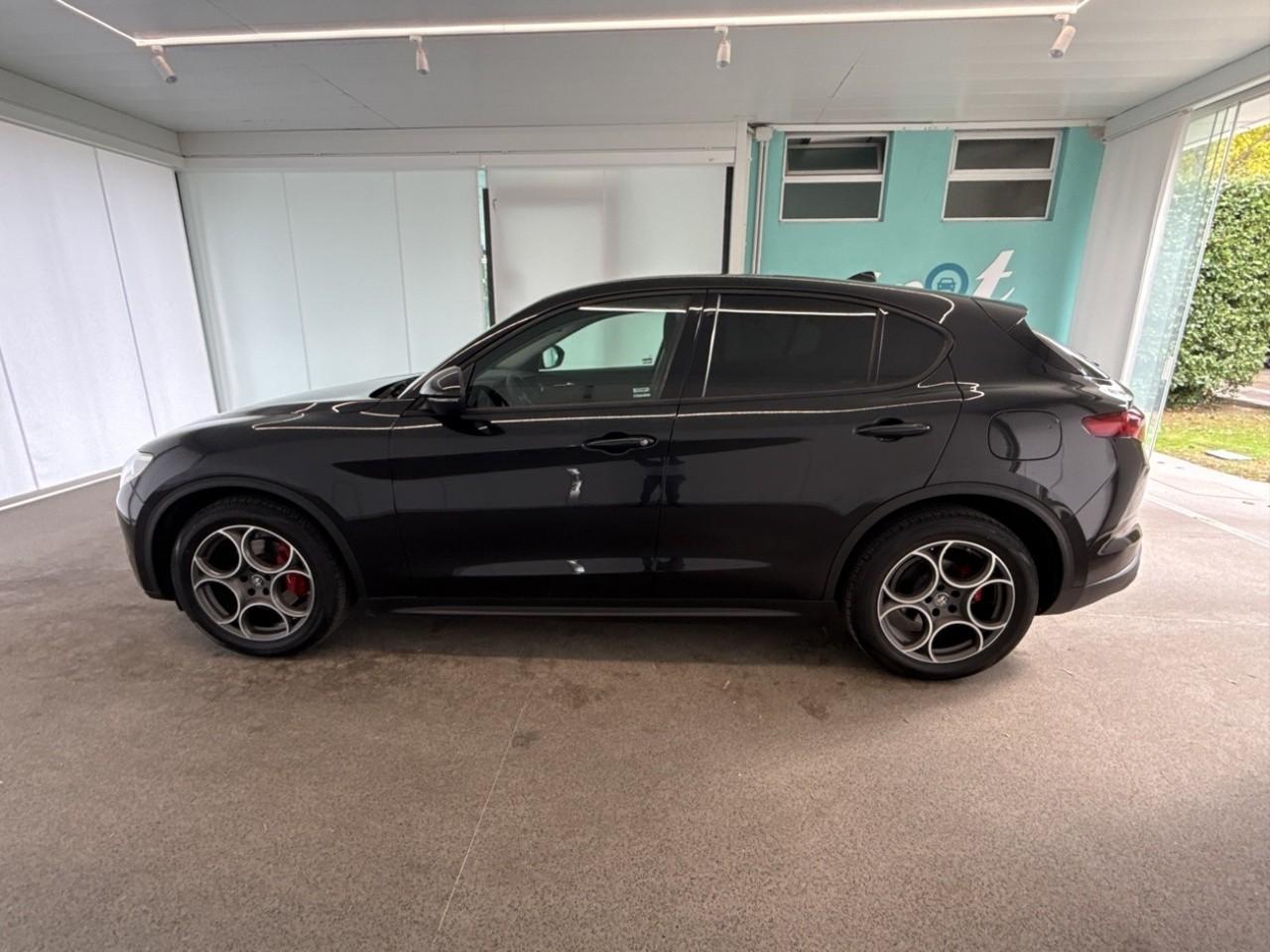 Alfa Romeo Alfa Romeo Stelvio usata, con bracciolo anteriore