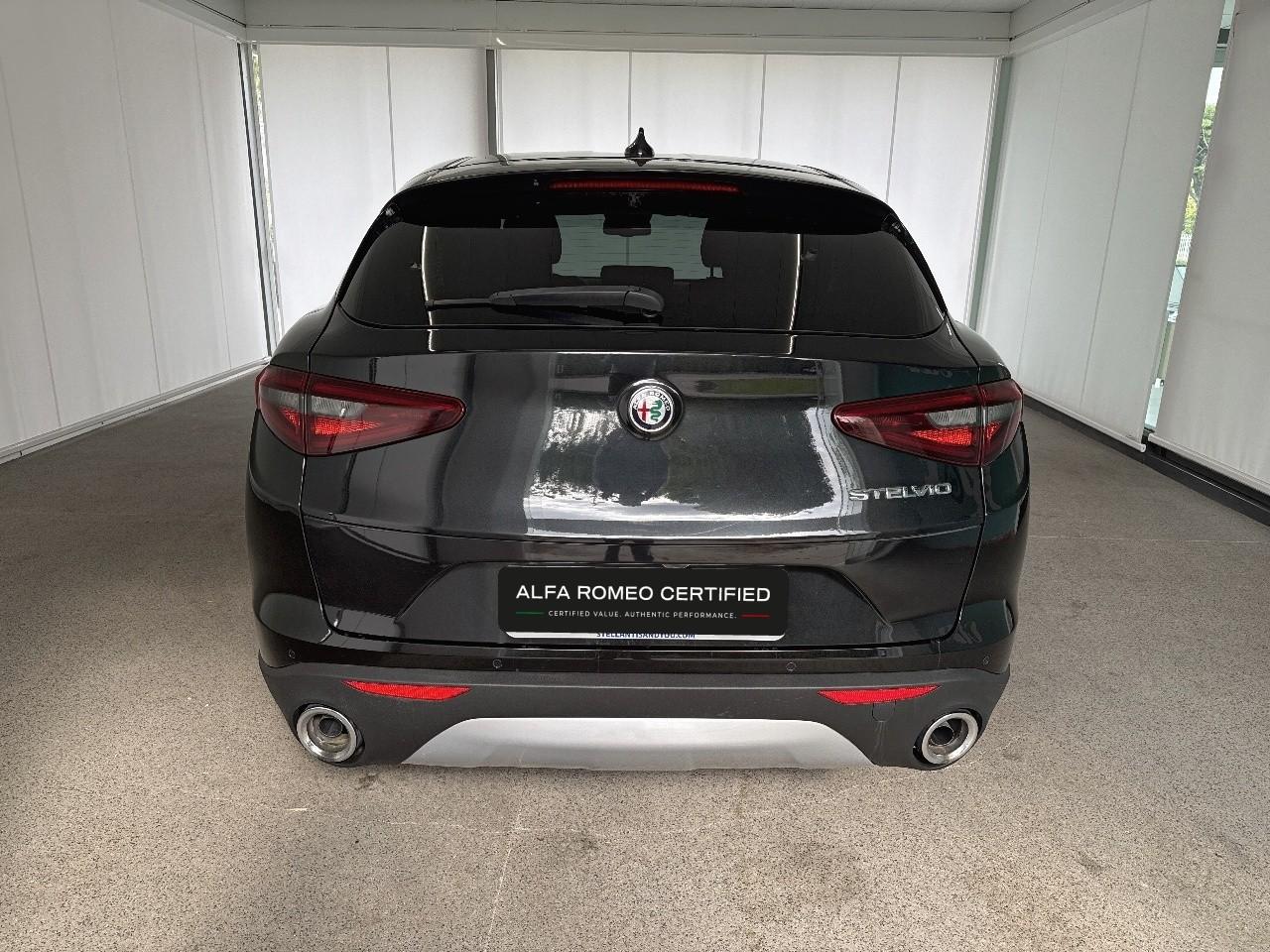 Alfa Romeo Alfa Romeo Stelvio usata, con bracciolo posteriore