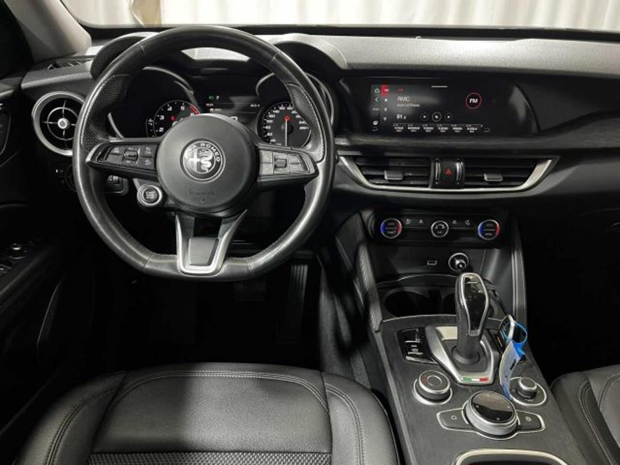 Alfa Romeo Alfa Romeo Stelvio usata, con chiusura centralizzata