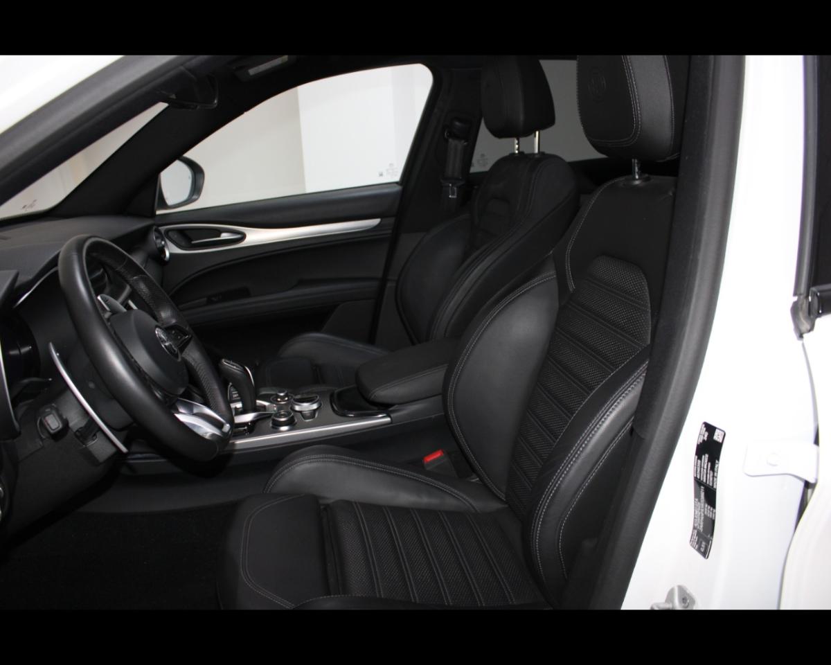 Alfa Romeo Alfa Romeo Stelvio usata, con autoradio