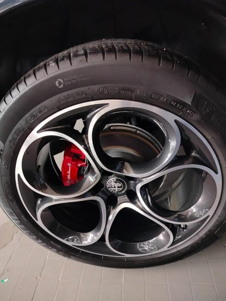 Alfa Romeo Alfa Romeo Stelvio usata, con cerchi in lega