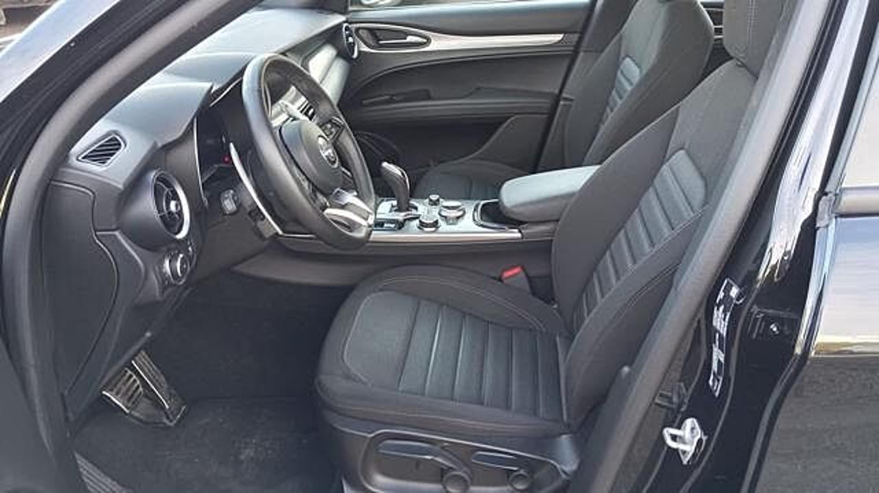 Alfa Romeo Alfa Romeo Stelvio usata, con chiusura centralizzata
