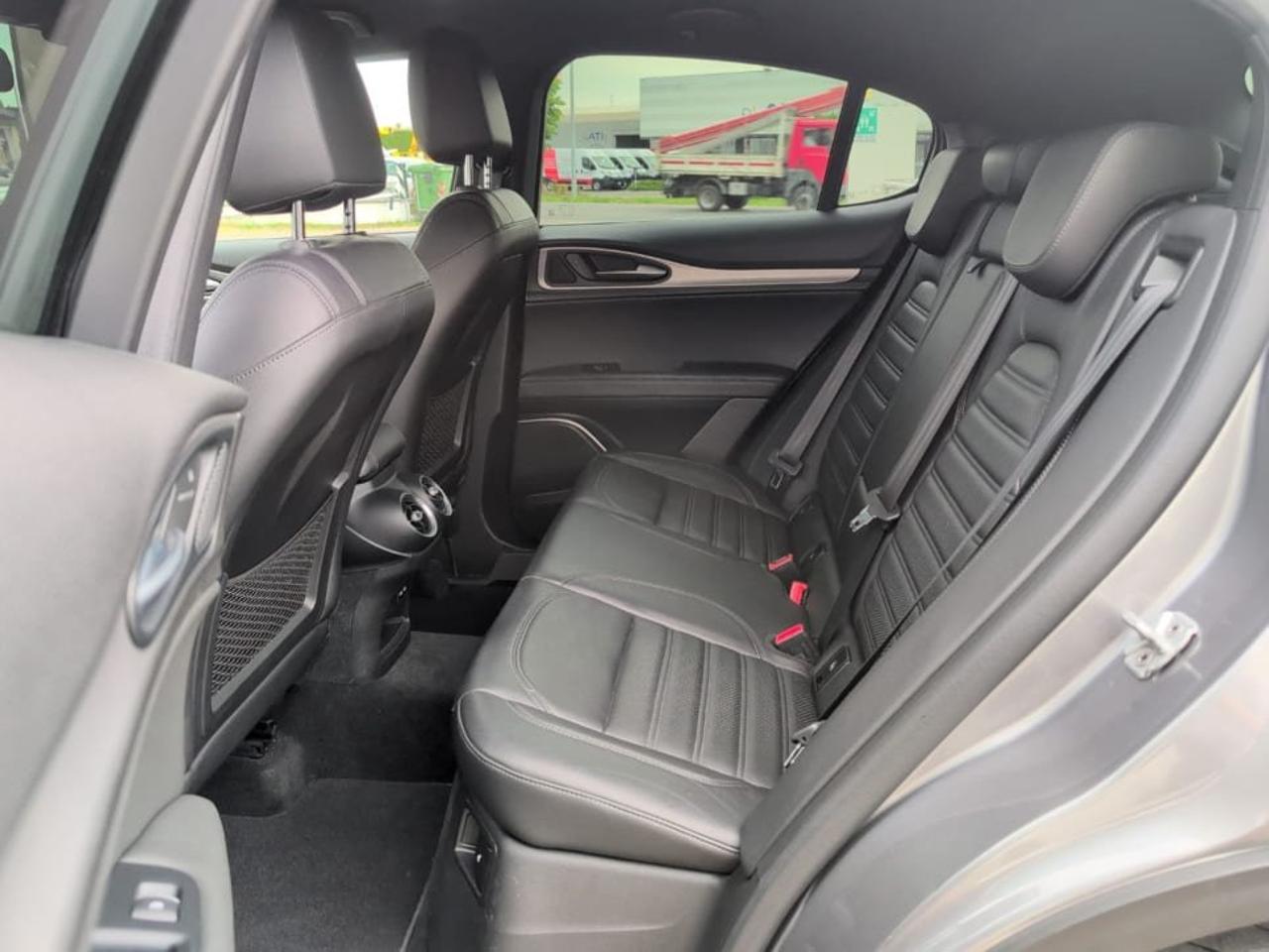 Alfa Romeo Alfa Romeo Stelvio usata 2