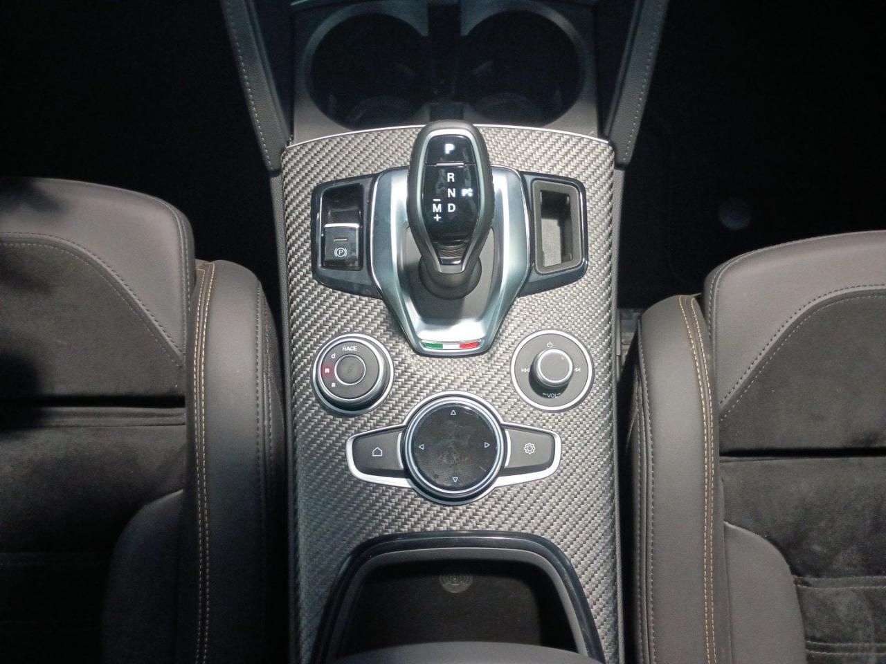 Alfa Romeo Alfa Romeo Stelvio usata 2
