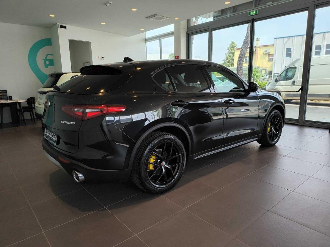 Alfa Romeo Alfa Romeo Stelvio usata 13