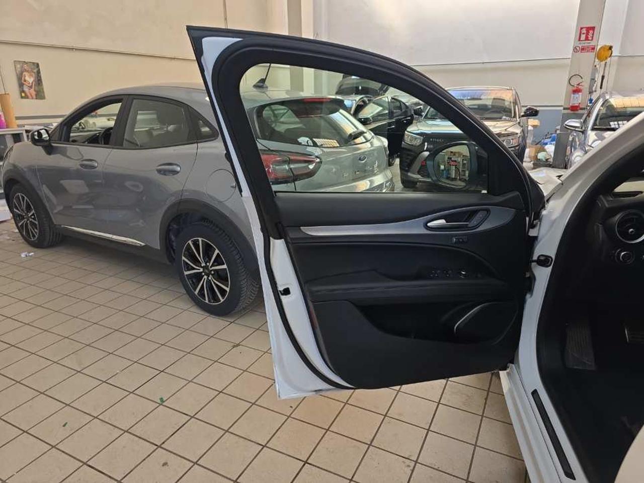 Alfa Romeo Stelvio - Foto 2