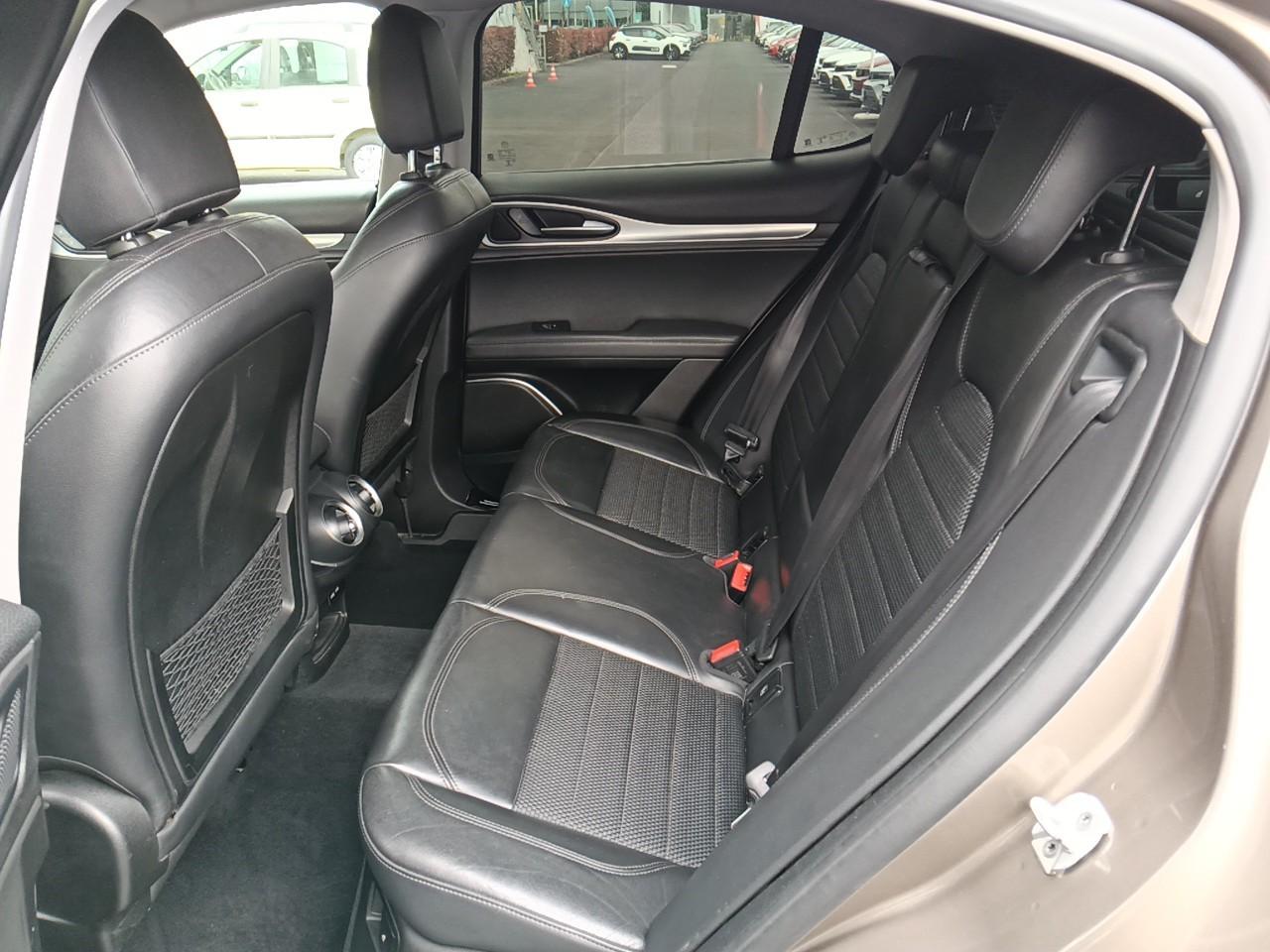 Alfa Romeo Stelvio - Foto 2