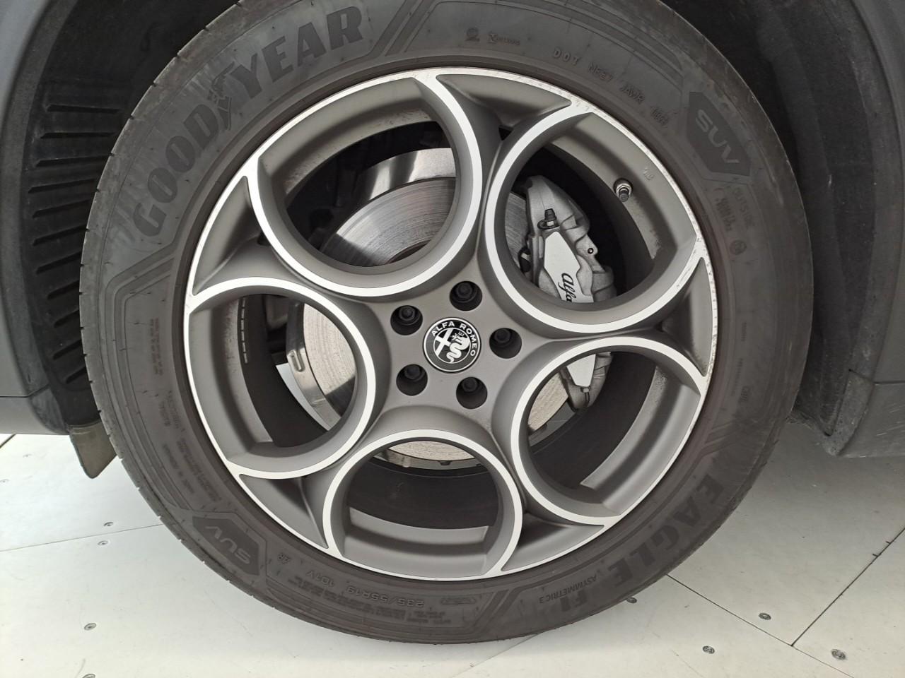 Alfa Romeo Alfa Romeo Stelvio usata 2
