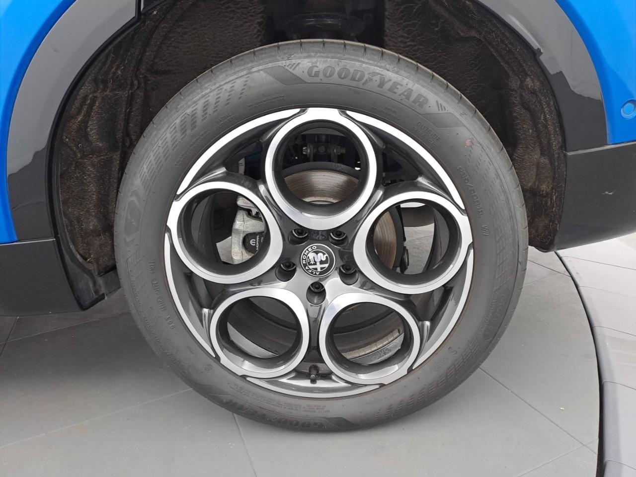 Alfa Romeo Alfa Romeo Tonale usata, con 4 freni a disco con 2 dischi ventilati