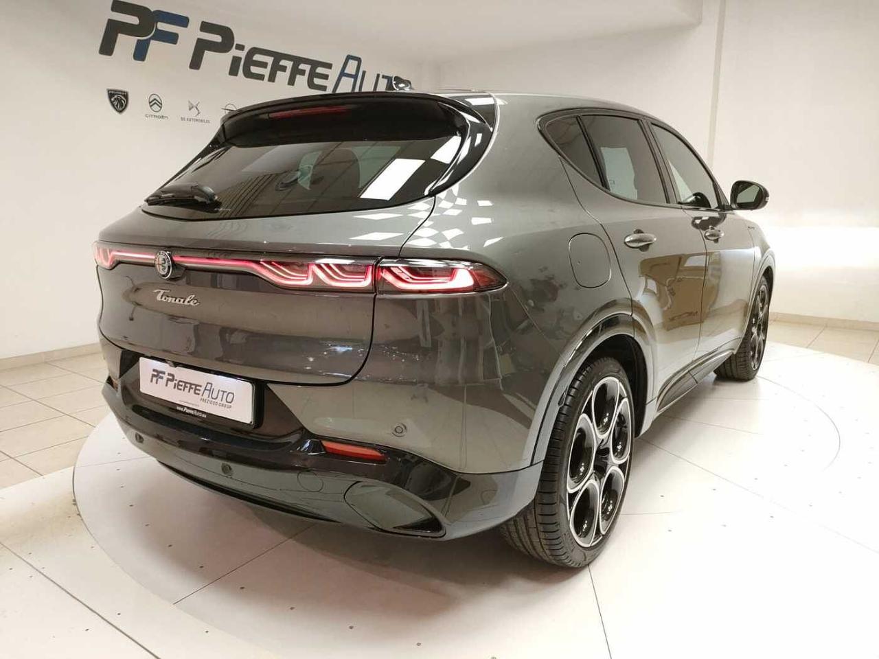Alfa Romeo Alfa Romeo Tonale usata, con cristalli posteriori oscurati