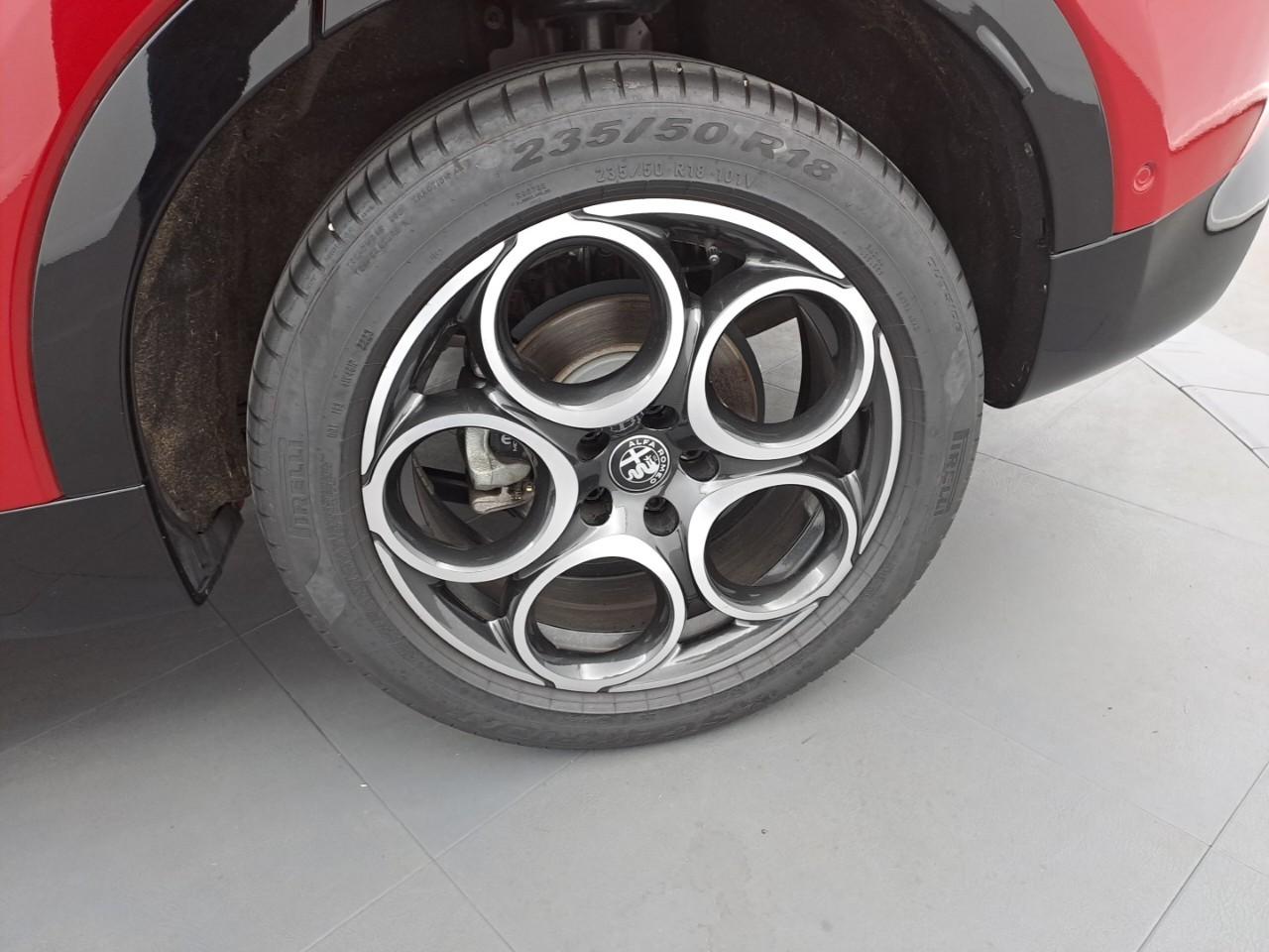 Alfa Romeo Alfa Romeo Tonale usata, con 4 freni a disco con 2 dischi ventilati