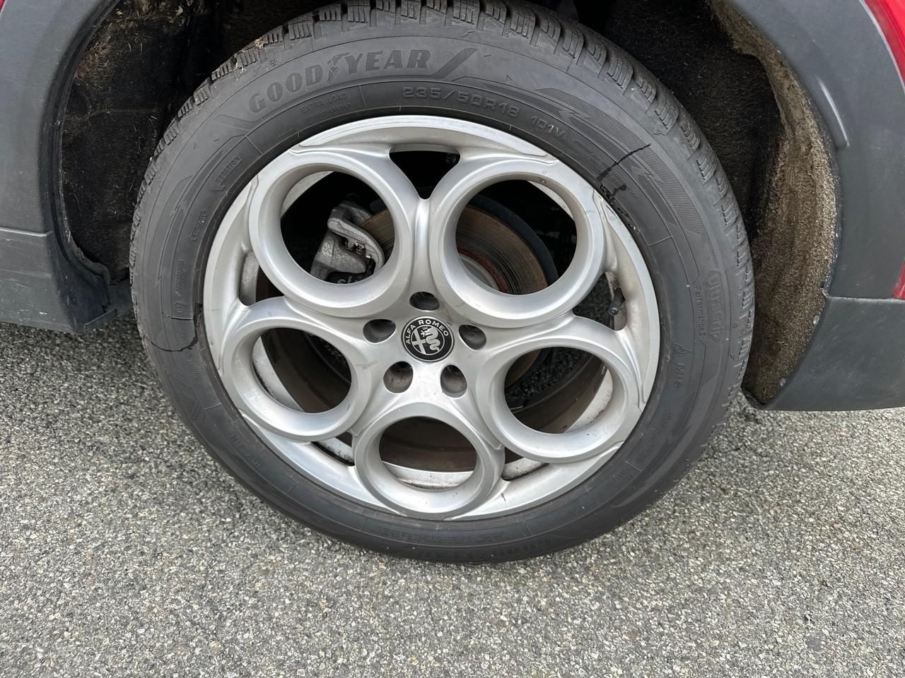Alfa Romeo Alfa Romeo Tonale usata, con 4 freni a disco con 2 dischi ventilati