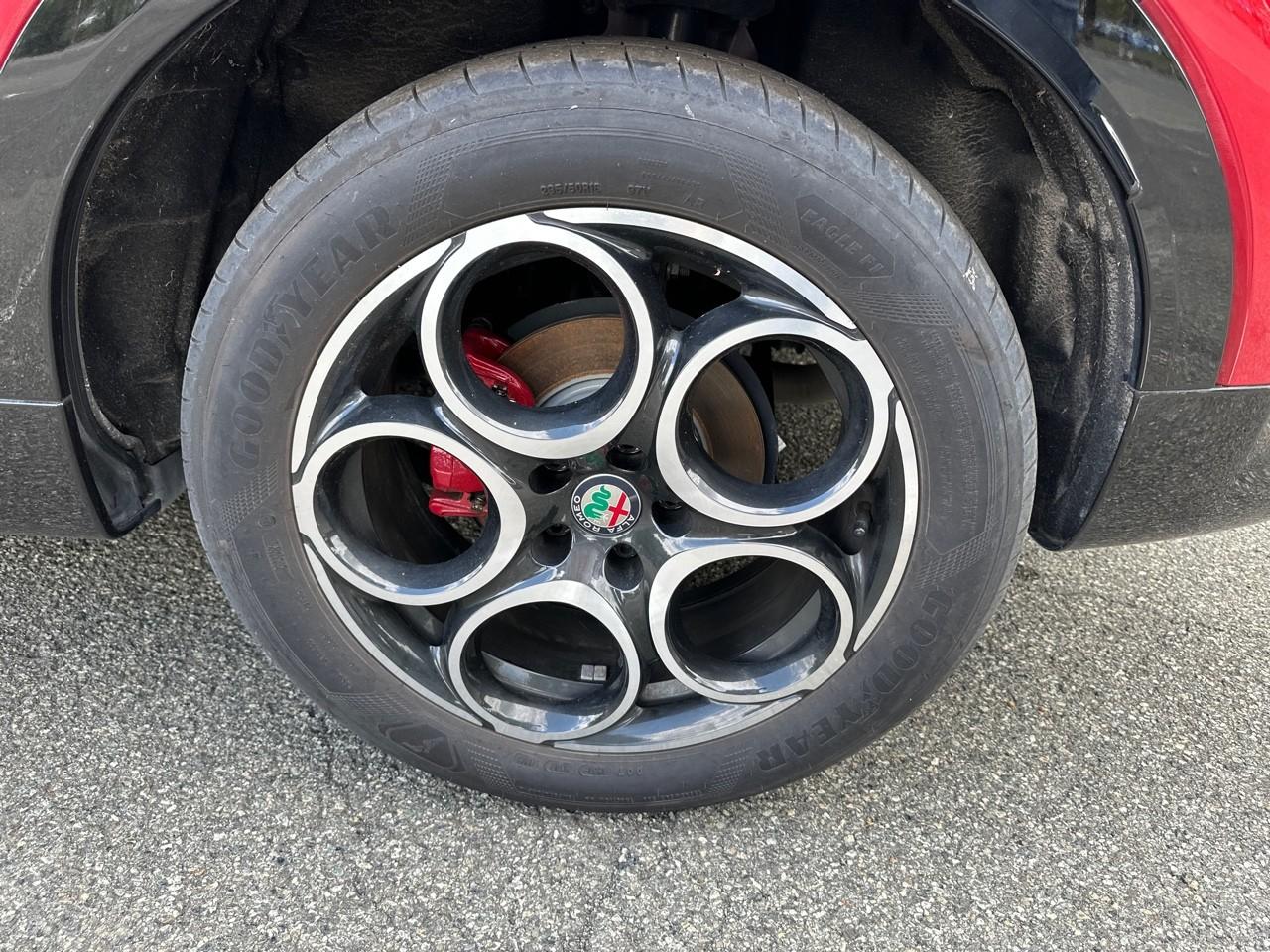 Alfa Romeo Alfa Romeo Tonale usata, con 4 freni a disco con 2 dischi ventilati