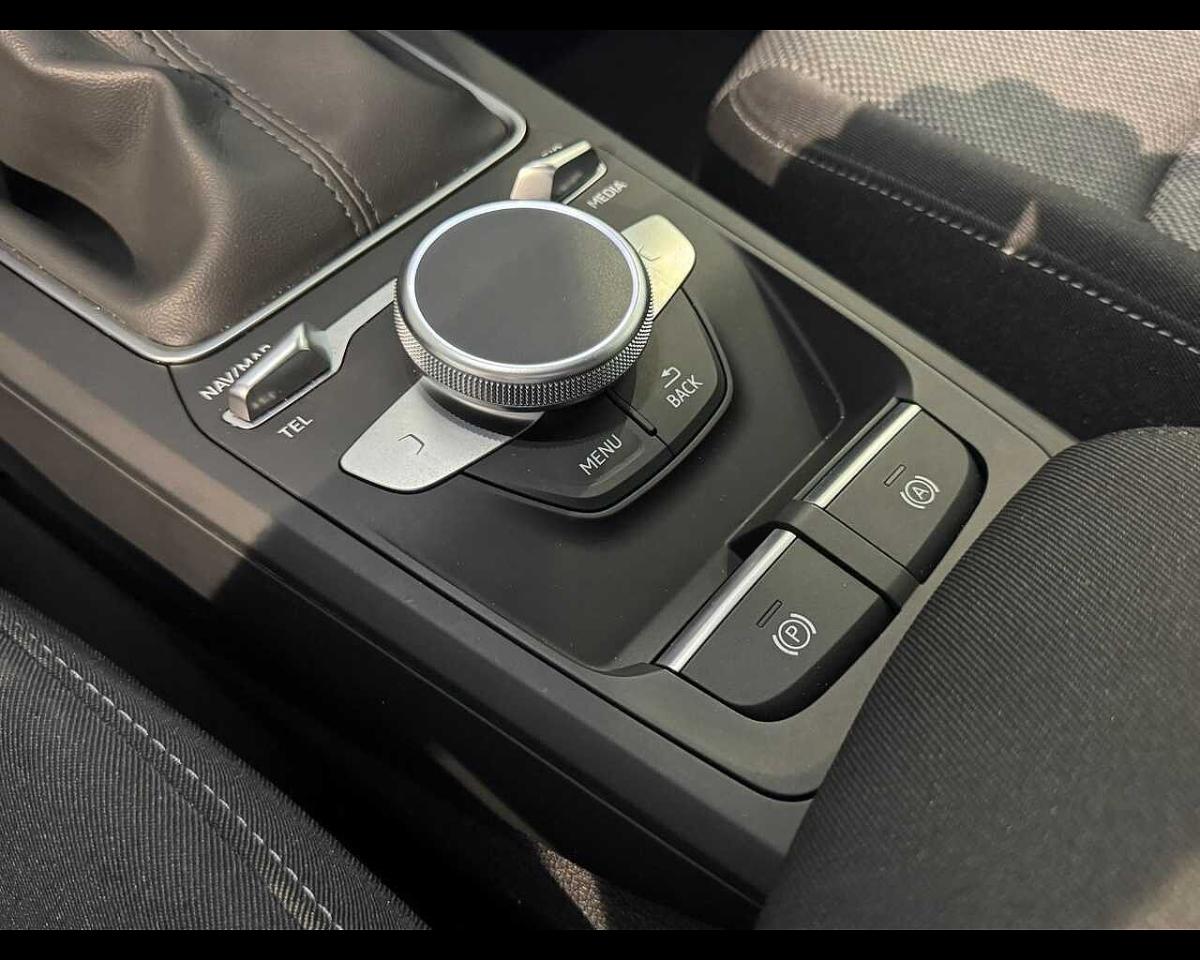Audi Audi Q2 usata, con bracciolo porta oggetti