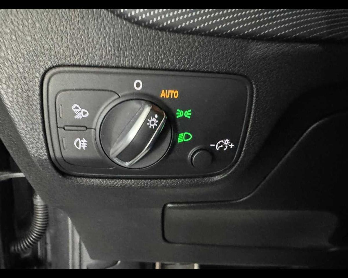 Audi Audi Q2 usata, con bracciolo porta oggetti