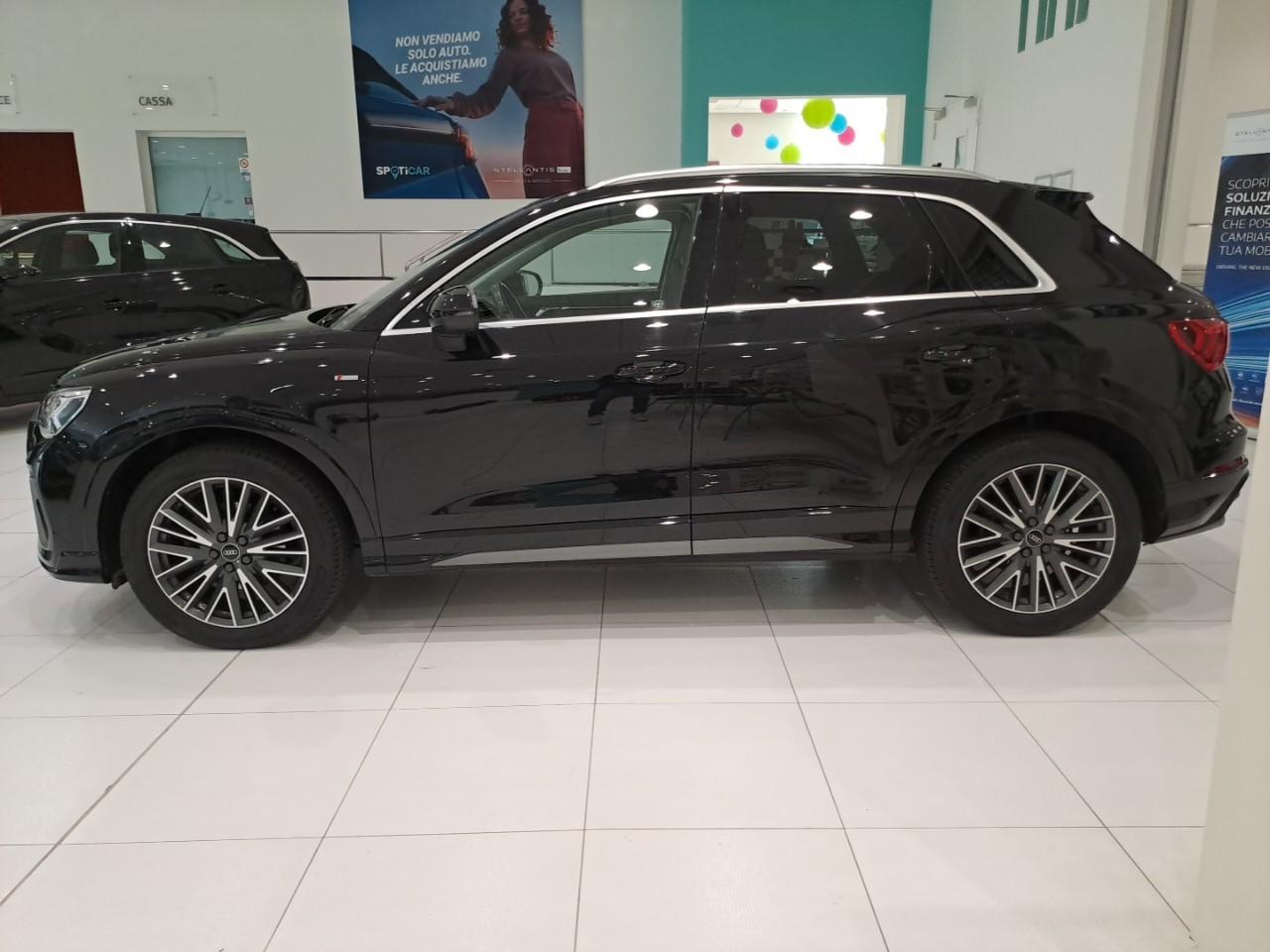 Audi Audi Q3 usata, con barre longitud.al tetto cromato/argento