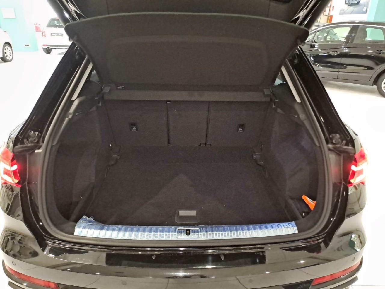 Audi Audi Q3 usata, con Cerchi in lega di alluminio a 20 razze a V 7 J x 19, in contrasto grigio, parzialmente lucido
