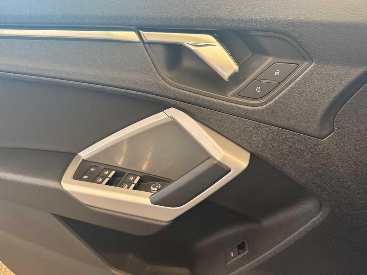 Audi Audi Q3 usata, con bracciolo porta oggetti
