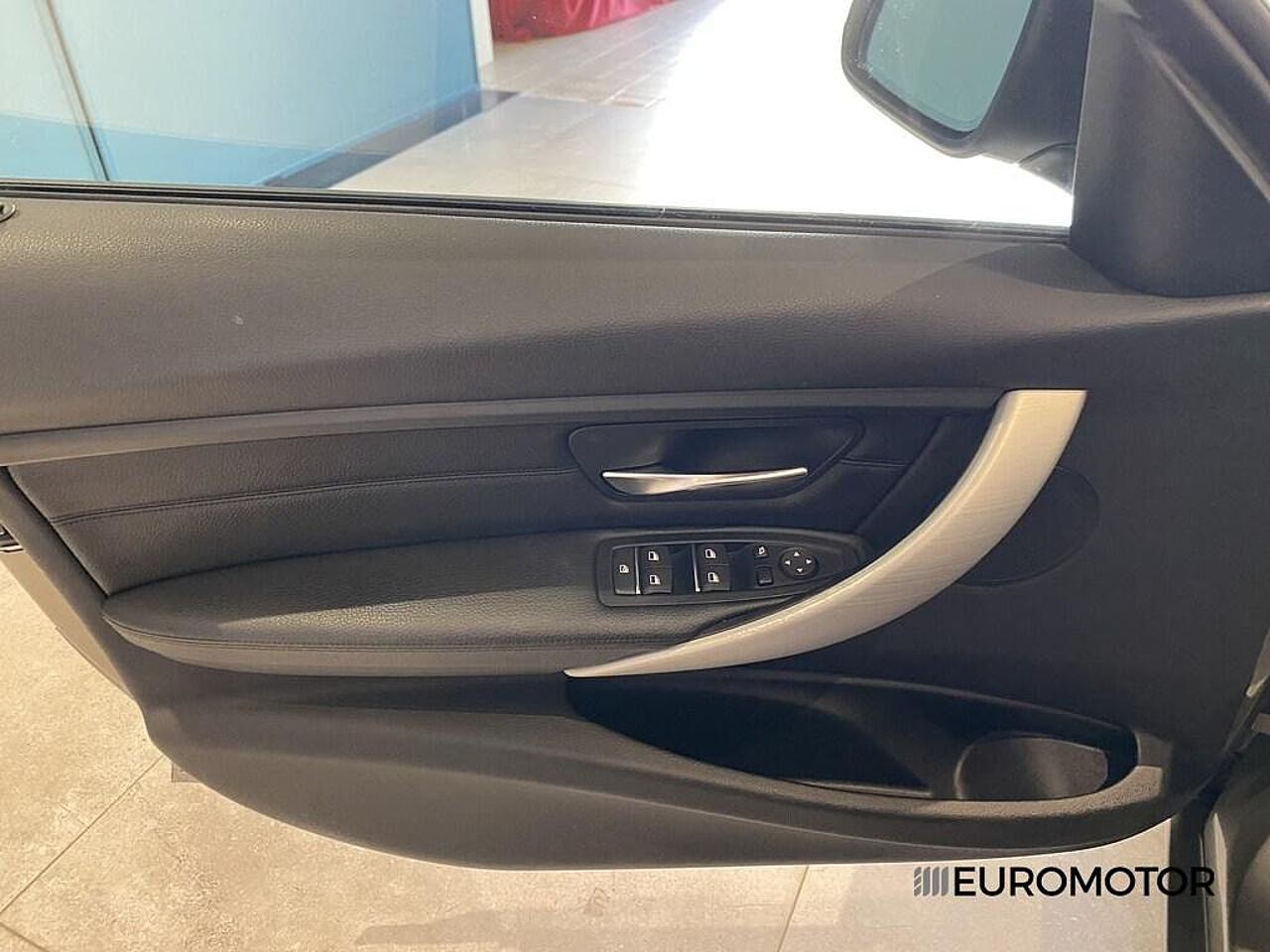 BMW Bmw Serie 3 usata, con 6x Airbag (fontali + laterali + testa)