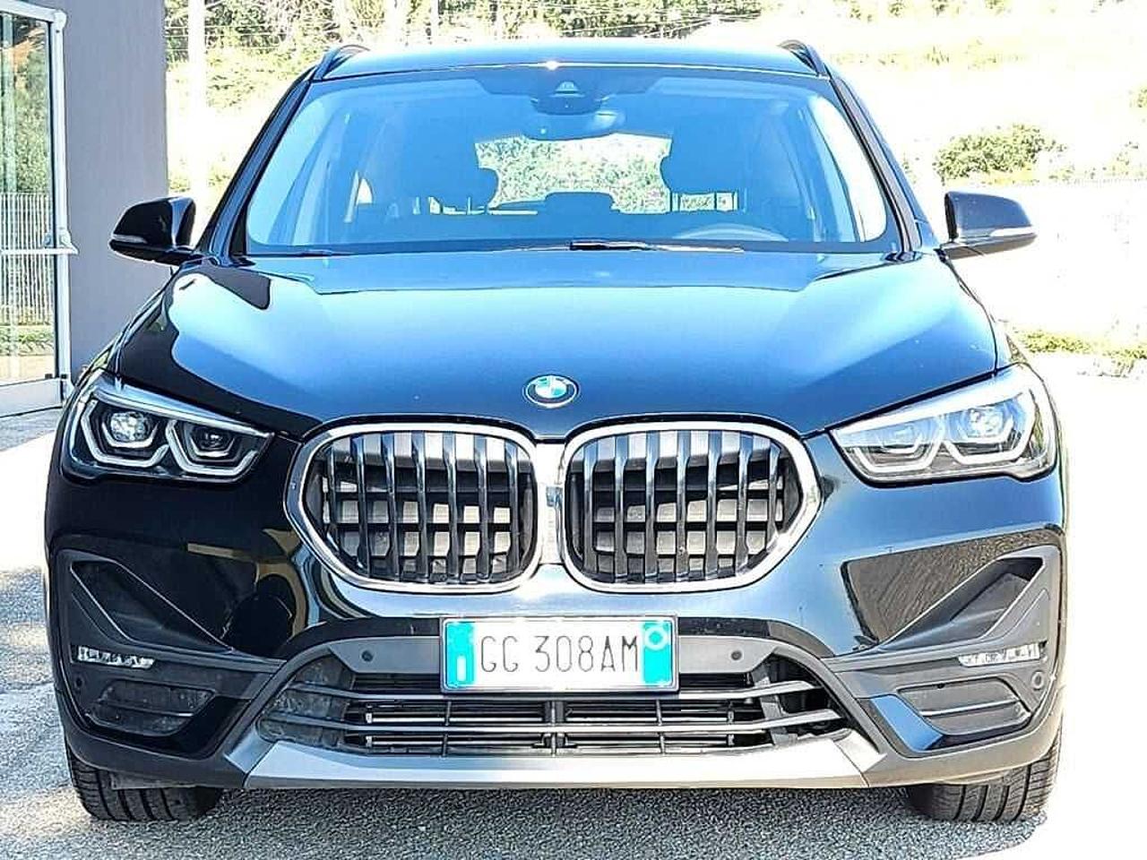 BMW Bmw X1 usata, con badge con nome modello sul portellone posteriore a sinistra