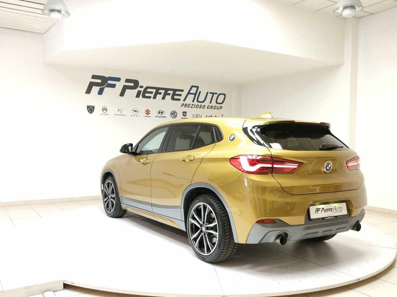 BMW Bmw X2 usata, con badge posizionato su cofano anteriore e montante c, a sn/dx