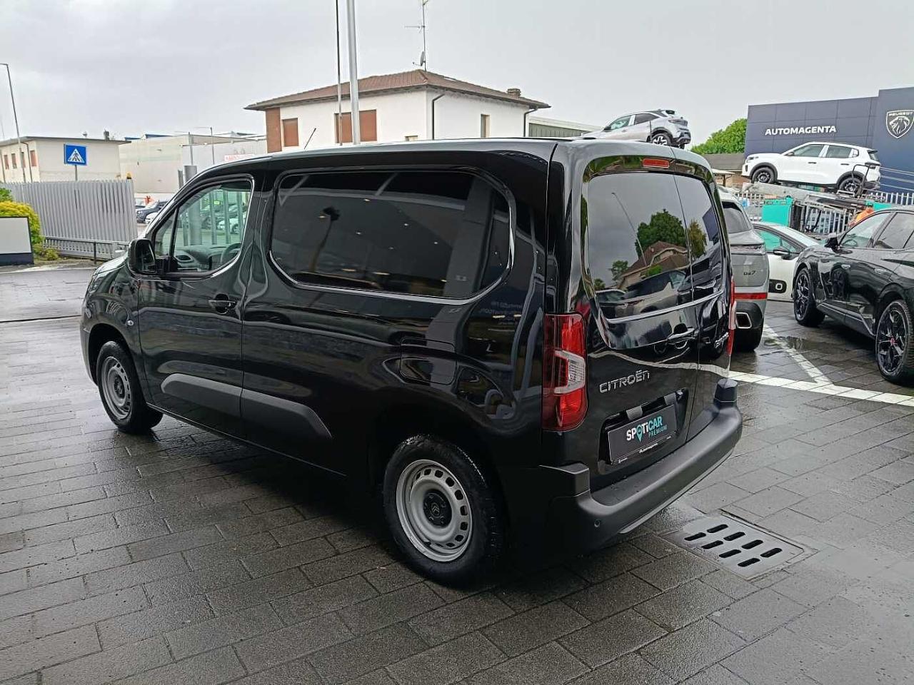 Citroën Citroën Berlingo usata, con appoggiatesta regolabili in altezza