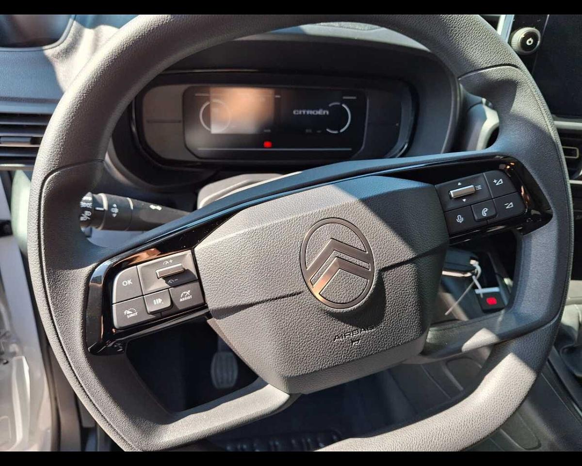Citroën Citroën Berlingo usata, con appoggiatesta regolabili in altezza