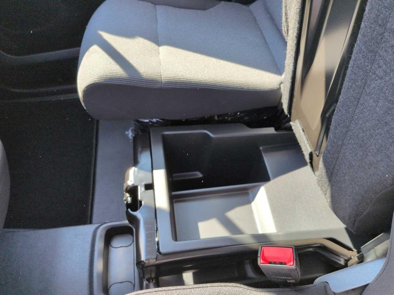 Citroën Citroën Berlingo usata, con anelli fermacarico (6 sul pavimento)