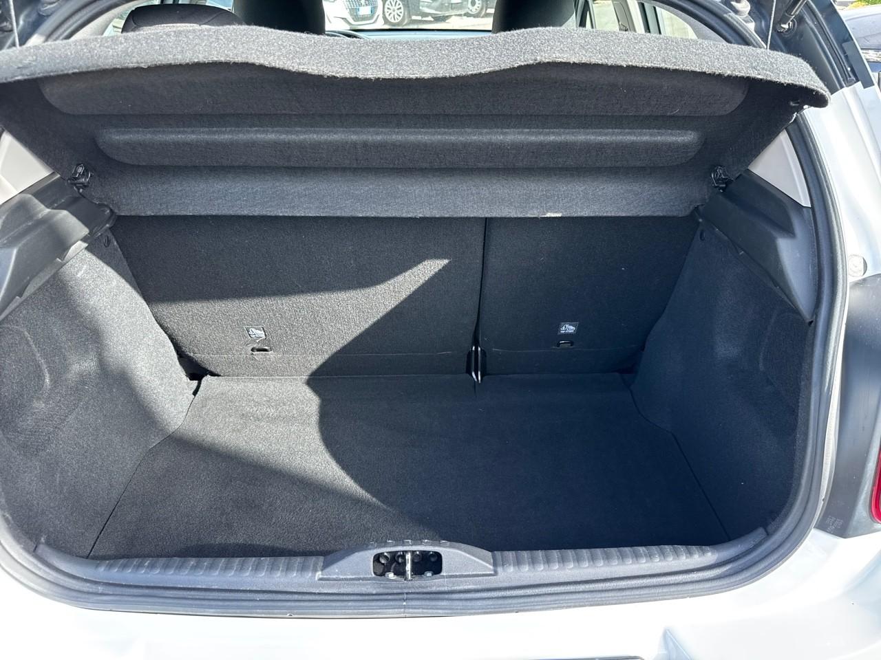 Citroën Citroën C3 usata, con comandi audio al volante