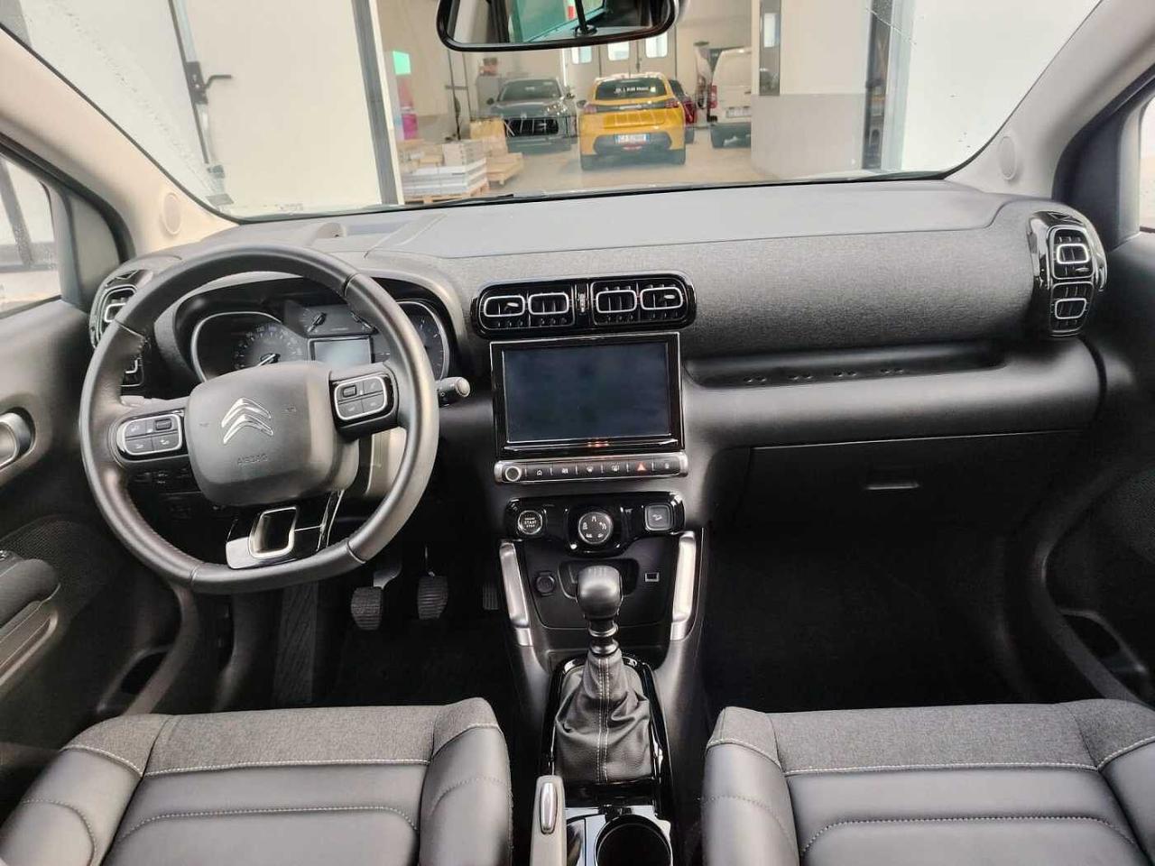 Citroën Citroën C3 Aircross usata, con decori cromati sul quadro strumenti e sulla console centrale