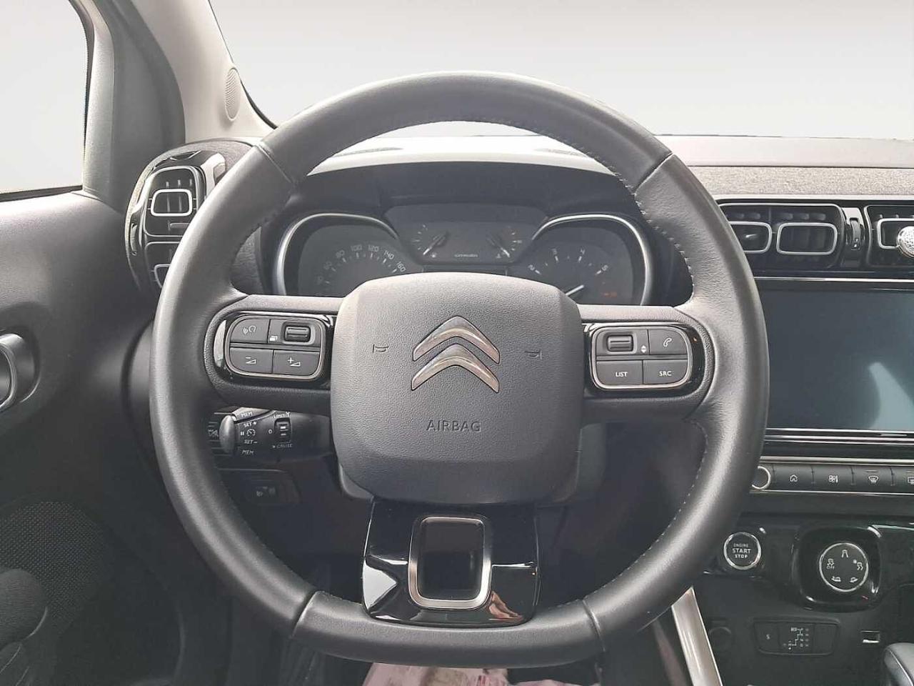 Citroën Citroën C3 Aircross usata, con decori chrome satin sul profilo aeratori e sul volante volante in pelle nera