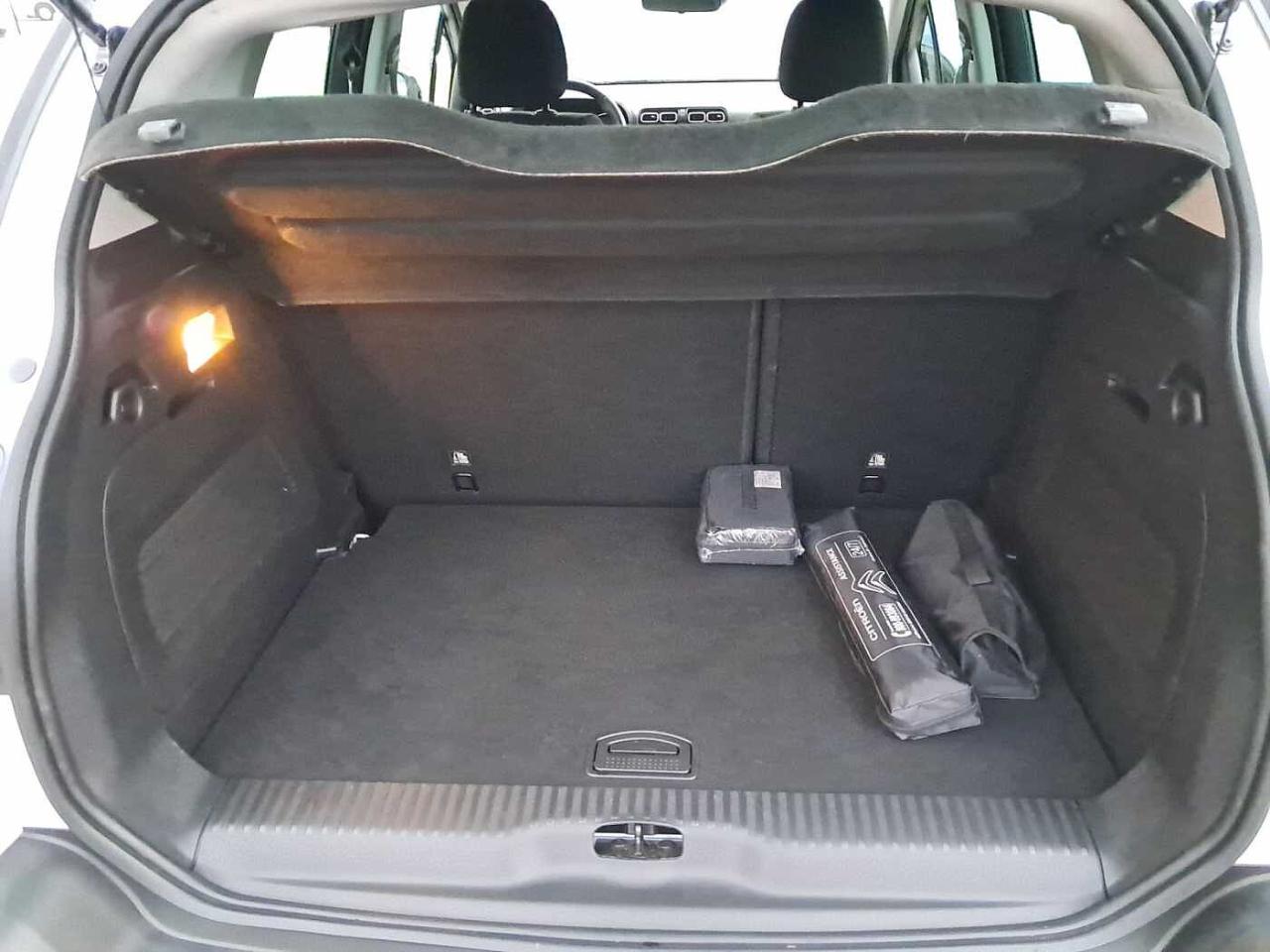 Citroën Citroën C3 Aircross usata, con decori cromati sul quadro strumenti e sulla console centrale