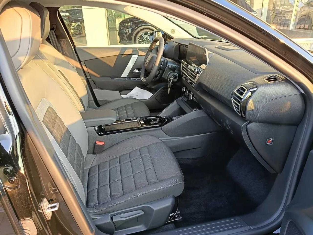 Citroën Citroën C4 usata, con 2 prese USB in prima fila (1 Type-C + 1 Type-A) + 1 presa USB in seconda fila (Type-A)