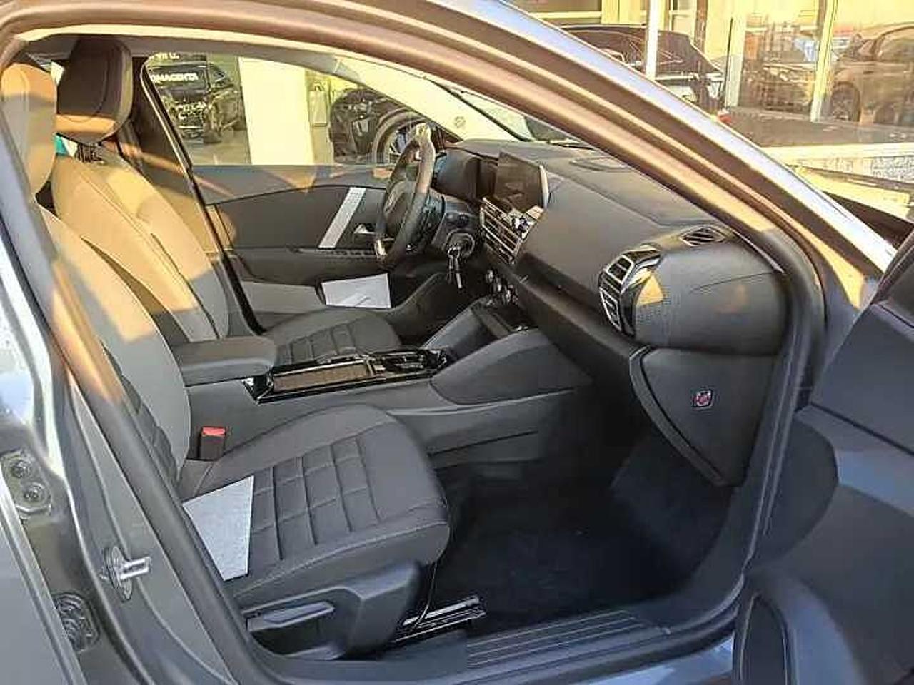 Citroën Citroën C4 usata, con 2 prese USB in prima fila (1 Type-C + 1 Type-A) + 1 presa USB in seconda fila (Type-A)