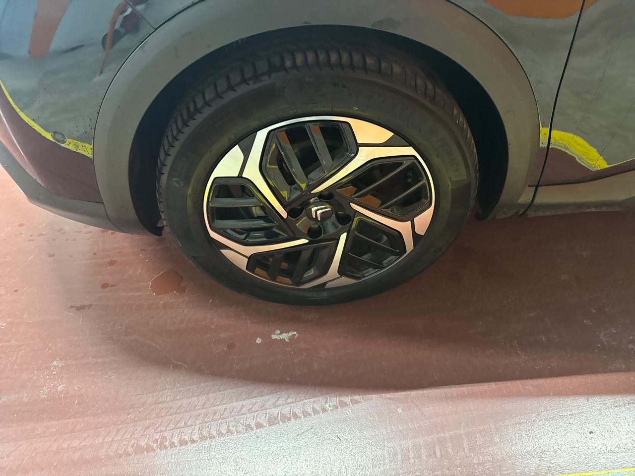 Citroën Citroën C4 usata, con 5,00 display multifunzionale Pannello strumenti 1 e 12,7, 10,00 display multifunzionale touch screen, Plancia centrale 1, 25,4, fisso, controllo con rullo e no