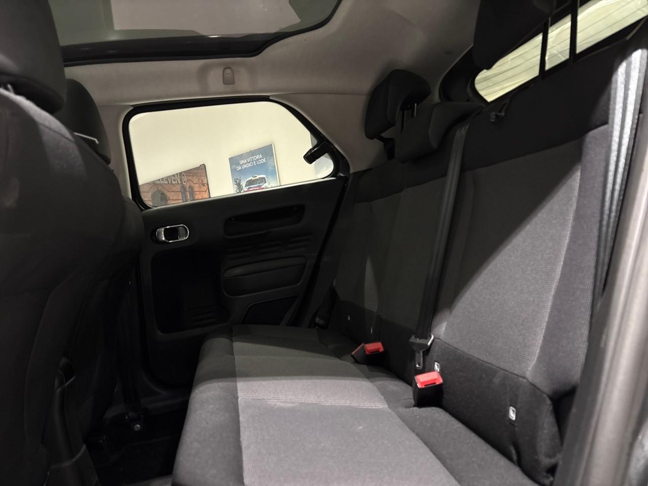 Citroën Citroën C4 Cactus usata, con 2 poggiatesta sedili ant. , con reg. in altezza, 3 poggiatesta sedili post. , con reg. in altezza