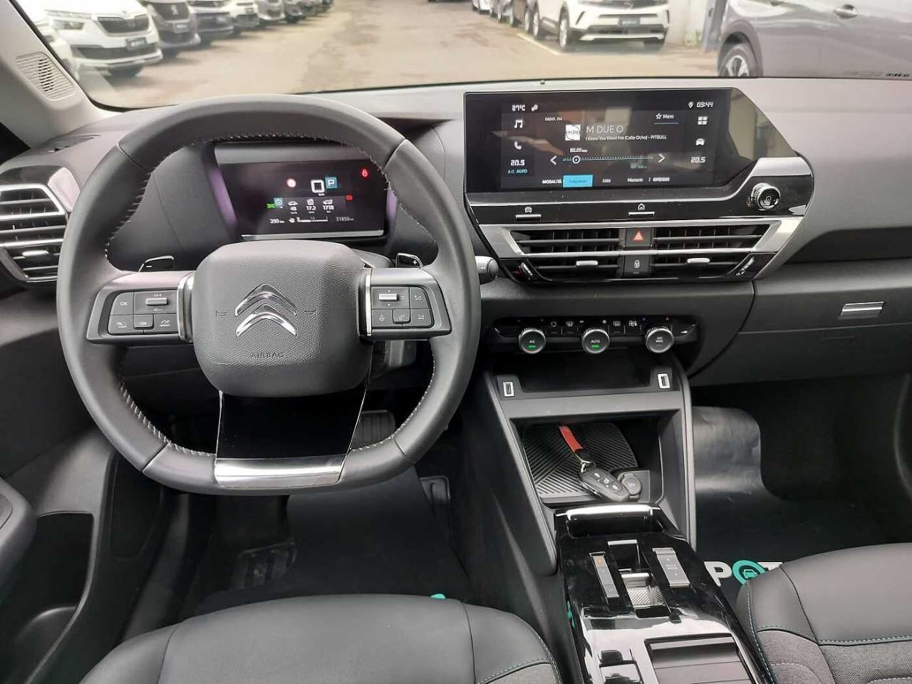 Citroën Citroën C4 usata, con calotte degli specchietti retrovisori esterni glossy black