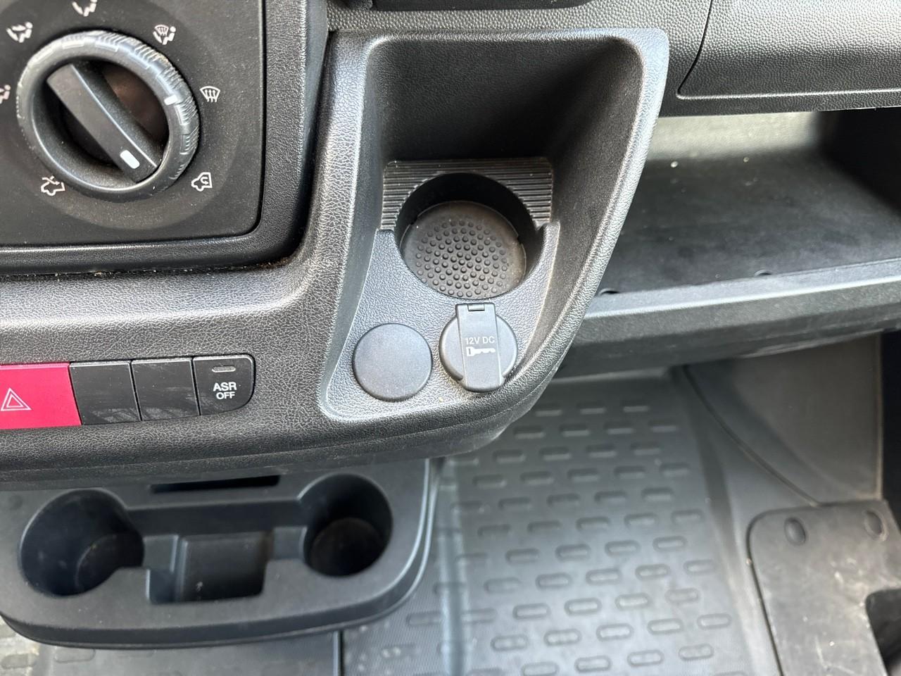 Citroën Citroën Jumper usata, con cinture sicurezza ant. conducente con pretensionatori e reg. in altezza, cinture sicurezza ant. passeggero con pretensionatori e reg. in altezza, cinture sicurezza ant. centrale con pretensionatori