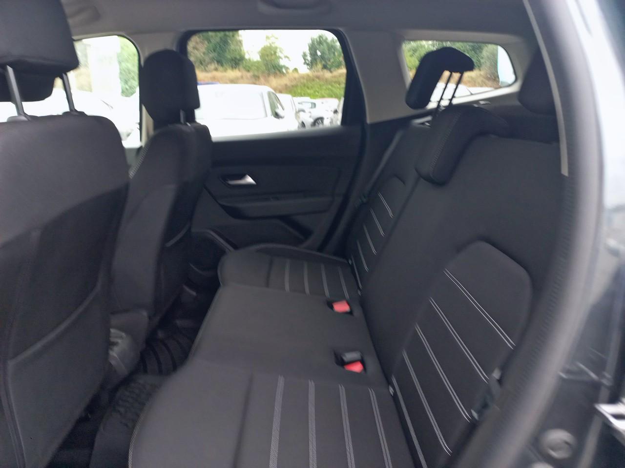 Dacia Dacia Duster usata, con 2 poggiatesta sedili ant. , con reg. in altezza, 3 poggiatesta sedili post.
