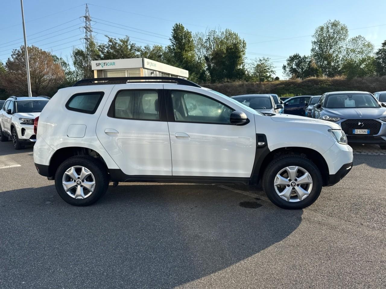 Dacia Dacia Duster usata, con computer con velocità media, consumo medio, consumo istantaneo e autonomia
