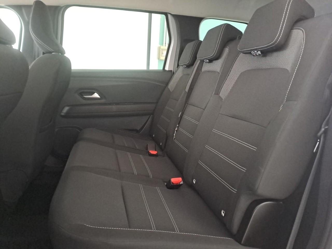 Dacia Dacia Jogger usata, con 2 poggiatesta sedili ant. , con reg. in altezza, 3 poggiatesta sedili post. , con reg. in altezza