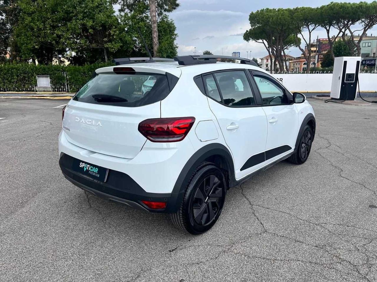 Dacia Dacia Sandero usata, con calandra con scritta stepway in bianco