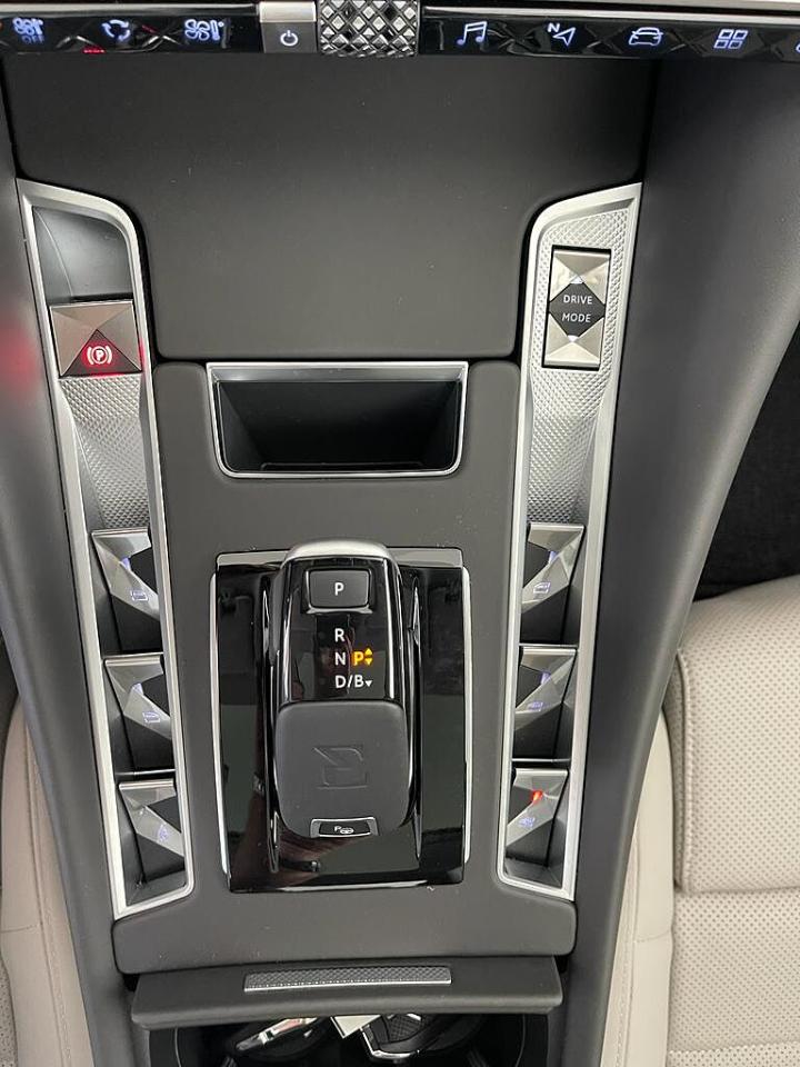 DS DS DS 9 usata, con attacchi isofix (sedile passeggero e 2 posteriori)