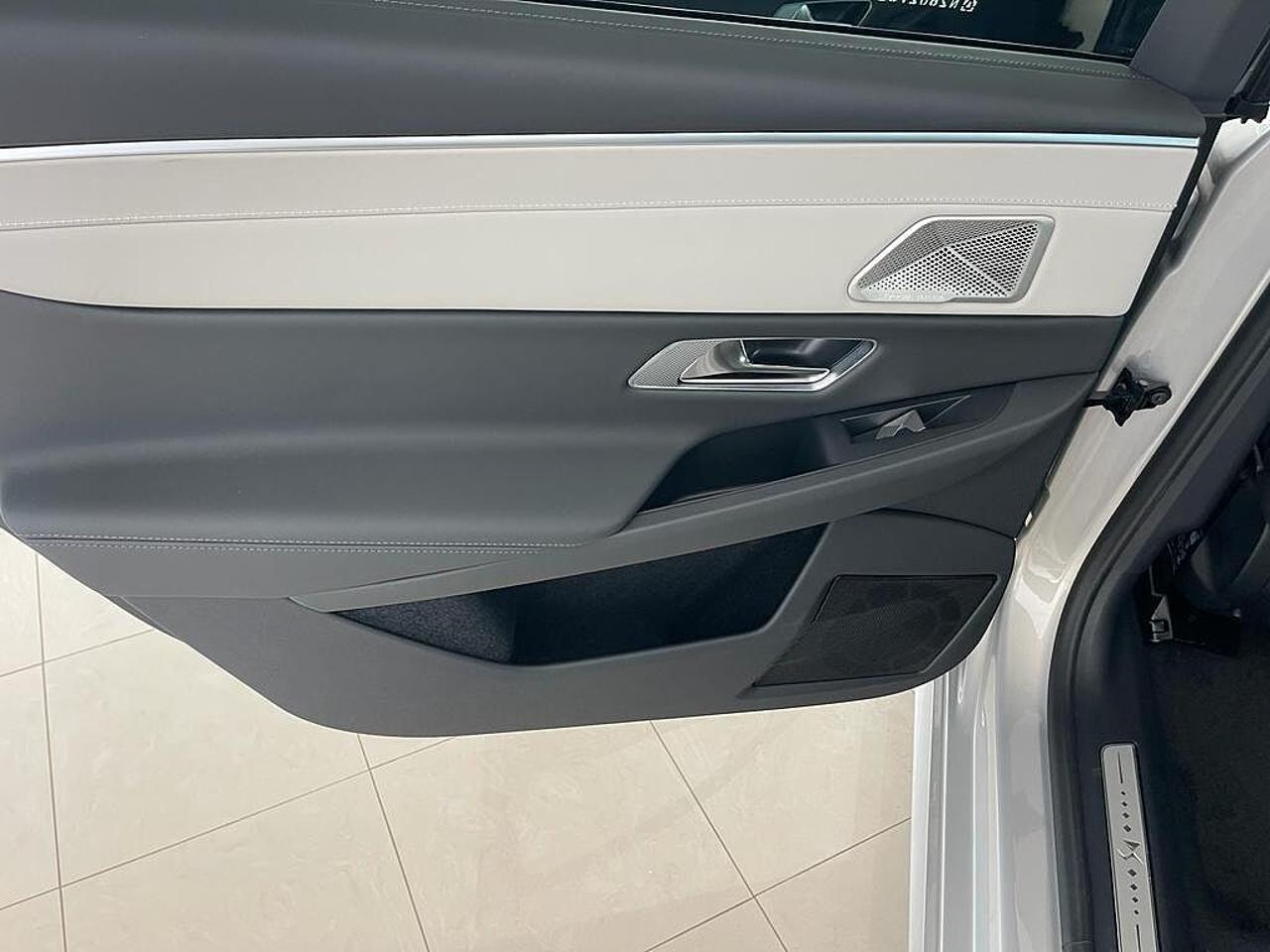 DS DS DS 9 usata, con avviso di collisione laterale durante le manovre di parcheggio