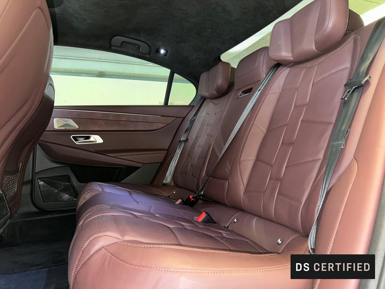 DS DS DS 9 usata, con 2 poggiatesta sedili ant. , con reg. in altezza, 3 poggiatesta sedili post. , con reg. in altezza