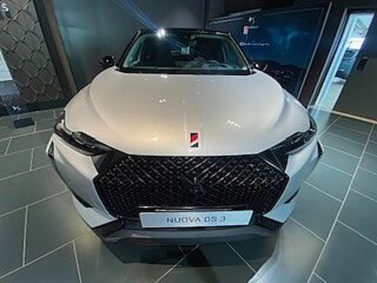 DS DS DS 3 usata, con attacchi isofix (sedile passeggero e 2 posteriori)