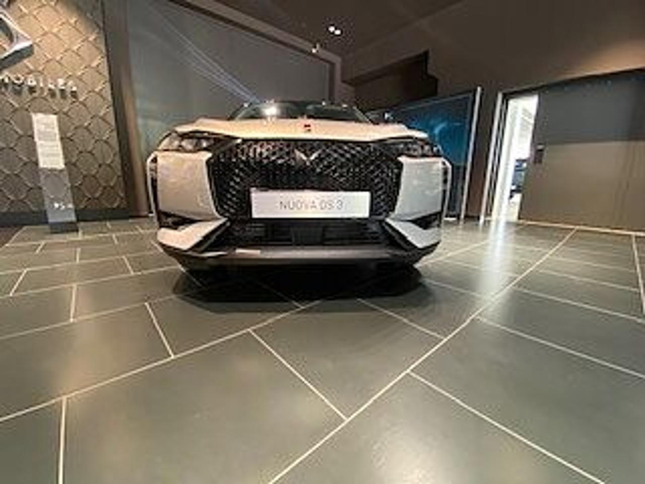 DS DS DS 3 usata, con bracciolo porta oggetti