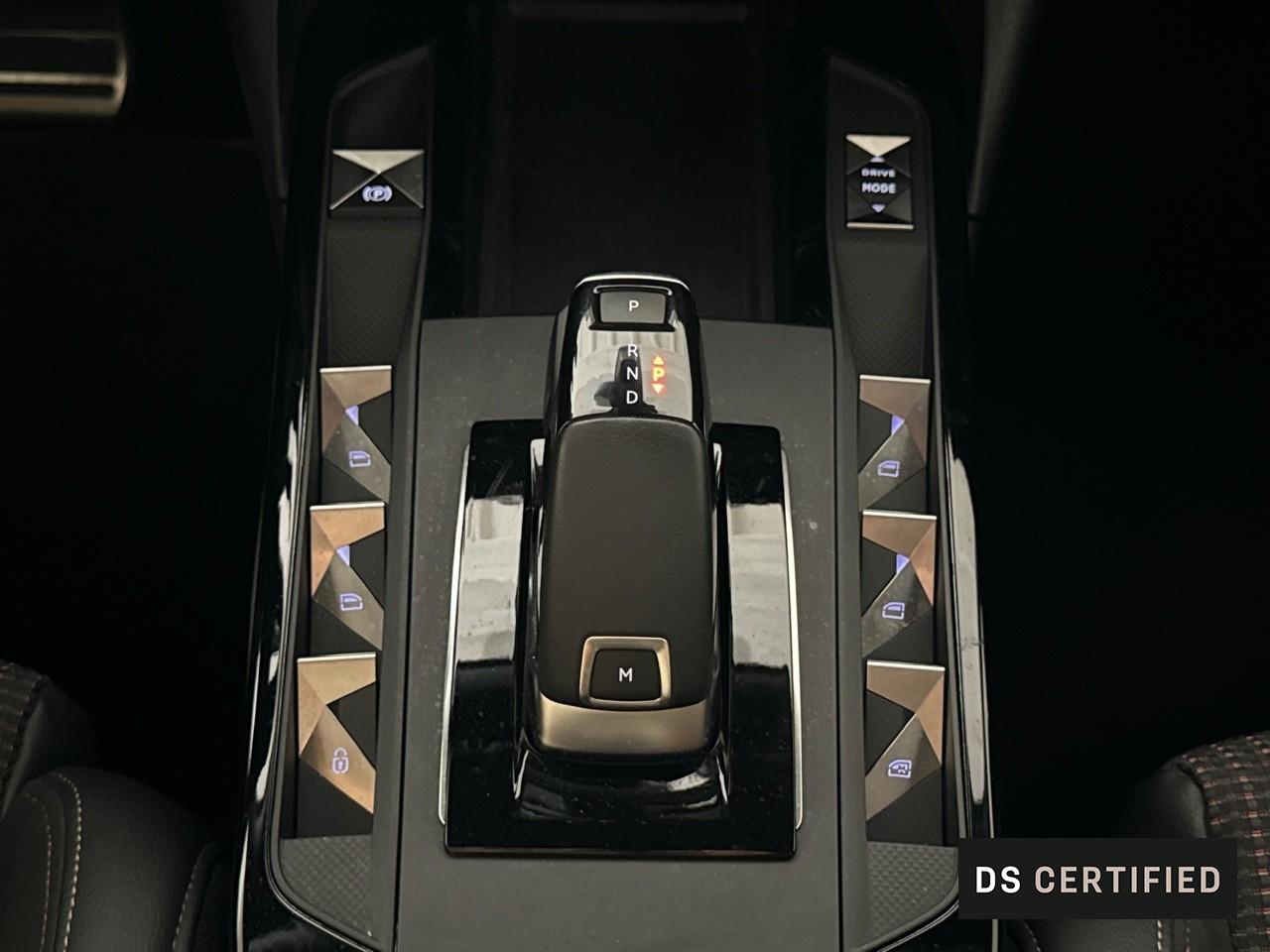 DS DS DS 3 Crossback usata, con attivazione vocale include sistema audio, include comandi telefono, include comandi sistema navigazione e include comandi climatizzatore