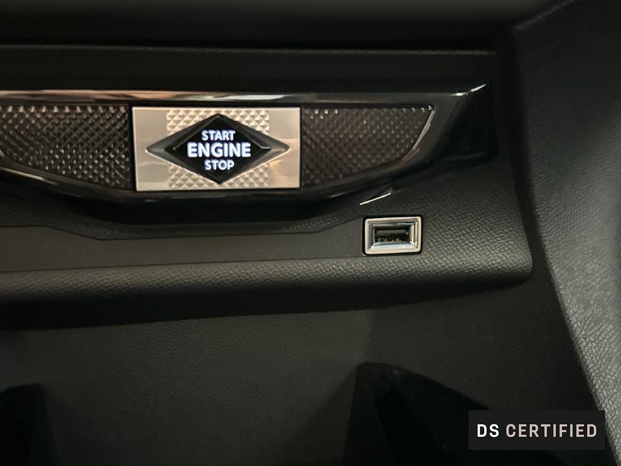 DS DS DS 3 Crossback usata, con bracciolo anteriore